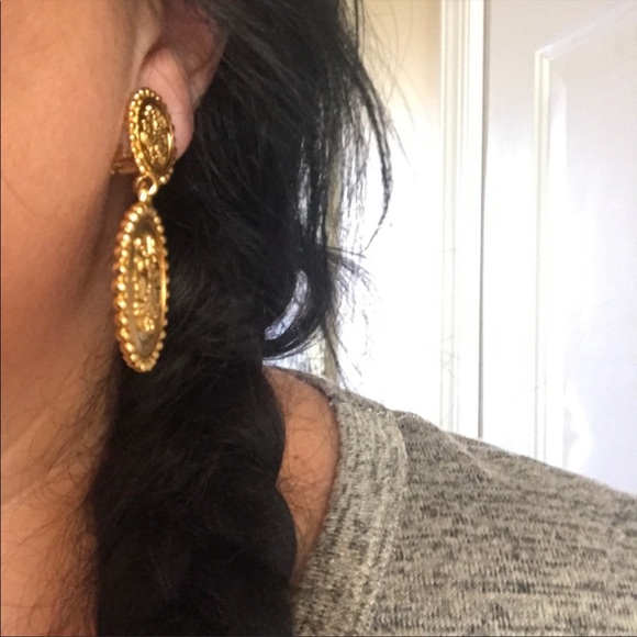 Authentic Rare Fendi clip on earrings. Clip is tight. Great condition. - Picture 3 of 4